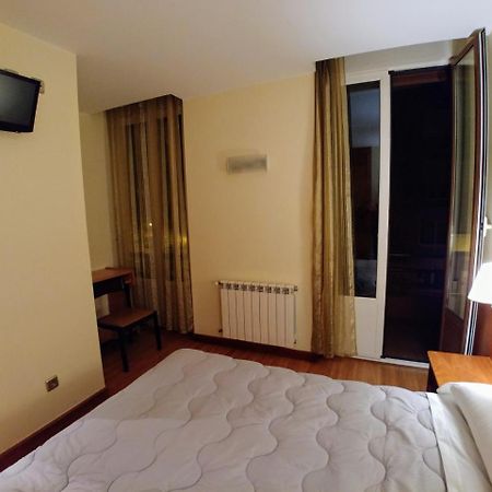 Hostal Prada Borges León Exteriér fotografie
